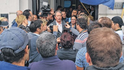 Acuerdo entre los municipales y el jefe comunal de Saavedra