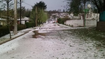 Córdoba: más de 100 familias asistidas en Villa Los 40 Guasos por el temporal de granizo