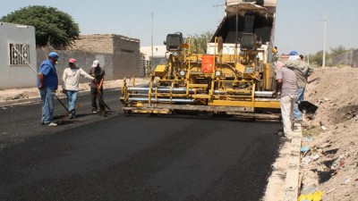 Firman un millonario plan de pavimentación en Saavedra