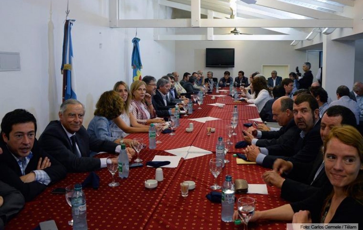 Intendentes y diputados bonaerenses renovaron su apoyo a Daniel Scioli