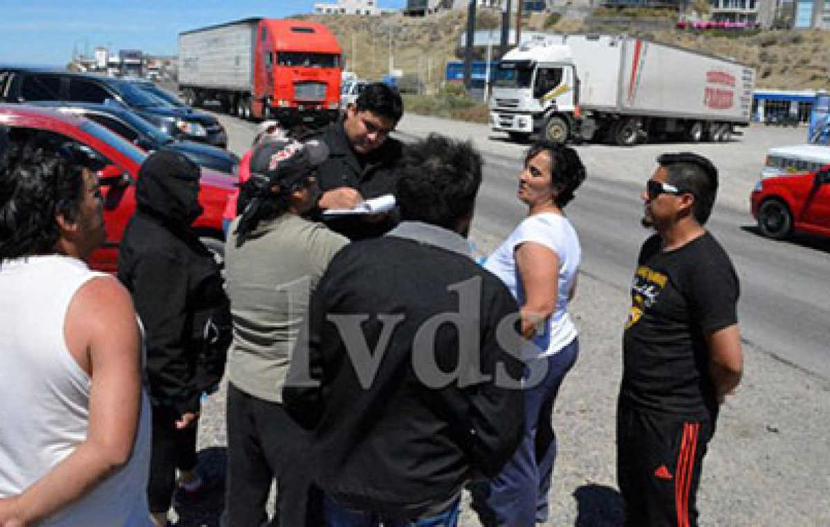 Municipales de Caleta Olivia intentan hacer piquete en ruta 3