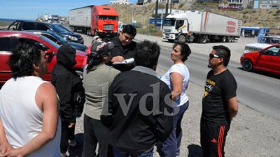 Municipales de Caleta Olivia intentan hacer piquete en ruta 3