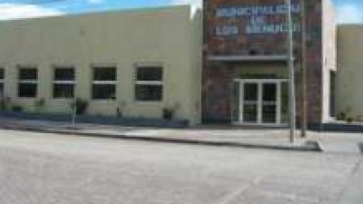Otorgan aumento de sueldos al personal municipal de Los Menucos.