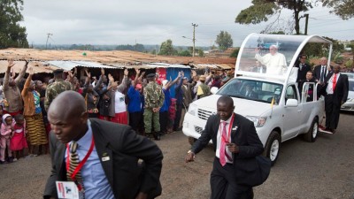 El Papa pidió a los gobiernos que pongan fin a la «atroz injusticia» que padecen los barrios pobres