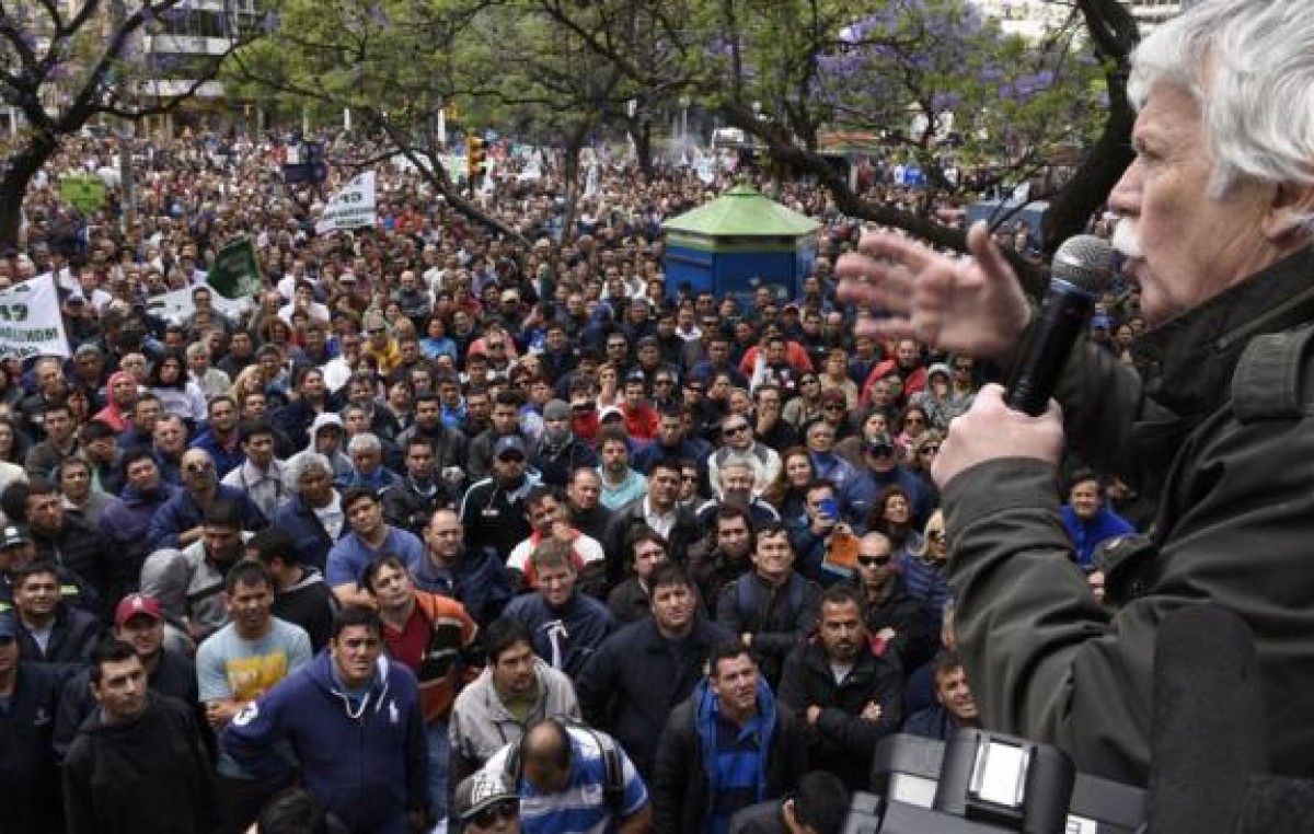 El Suoem presiona y el Intendente de Córdoba amenaza con descuentos
