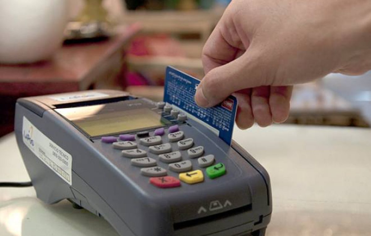 En Río Negro aplicarán sanciones a los comercios turísticos que no acepten débito
