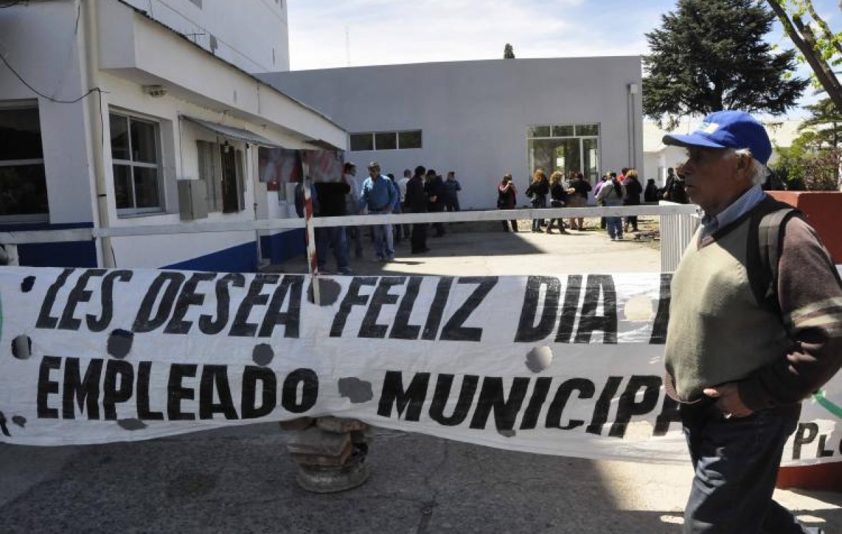 Municipales de Plottier siguen de paro por tiempo indeterminado