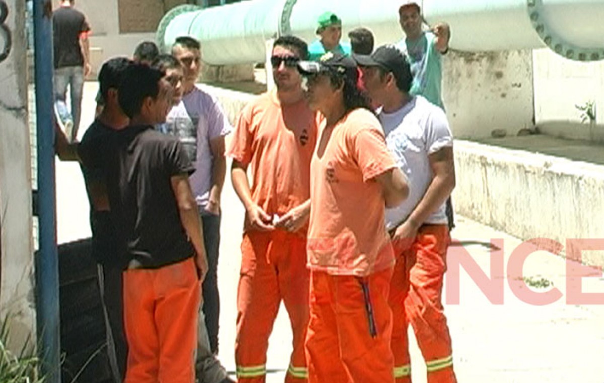 Municipales de Obras Sanitarias de Paraná en estado de asamblea por «estabilidad laboral»