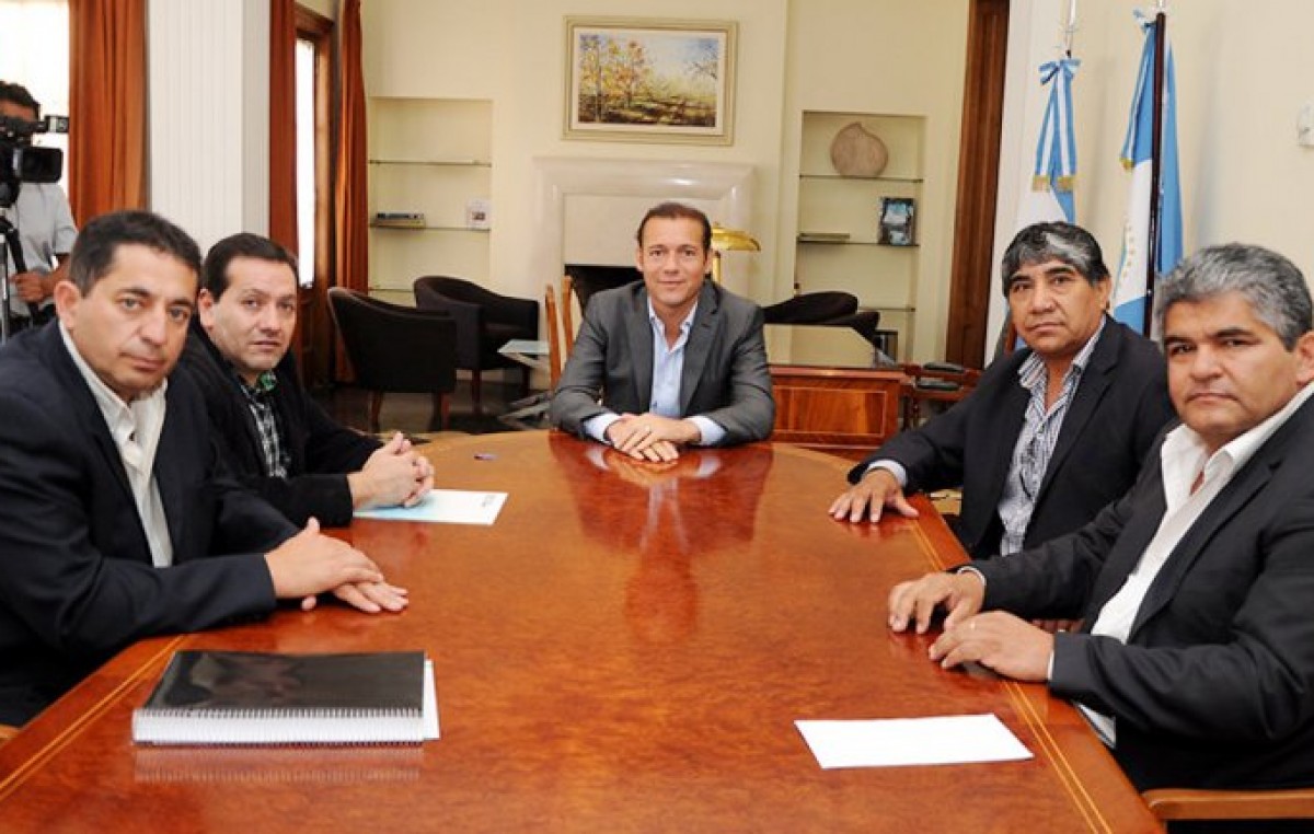 El Gobernador de Neuquén les sigue prestando el oído a los intendentes
