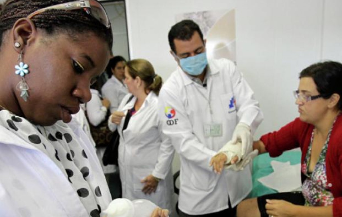 Cuba dio marcha atrás con la reforma y restringe los viajes de médicos al exterior