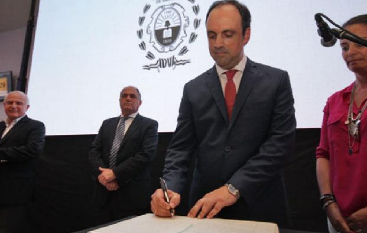 José Corral juró como primer intendente reelecto de la ciudad de Santa Fe