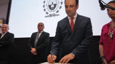 José Corral juró como primer intendente reelecto de la ciudad de Santa Fe