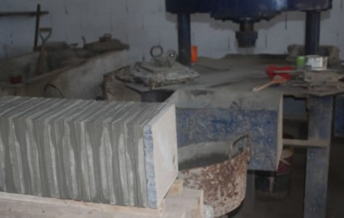 Reactivan la fábrica de baldosas municipal en Bermúdez