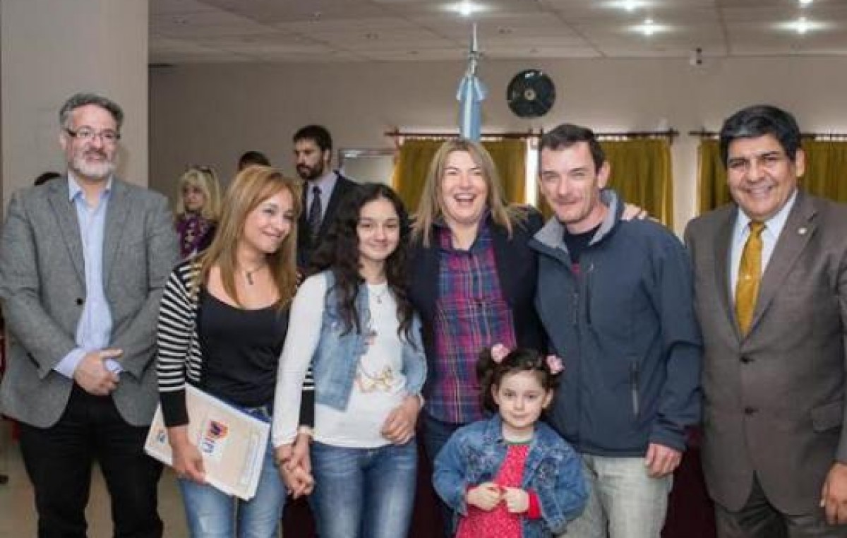 Entrega de 51 viviendas en el barrio Río Pipo de Ushuaia