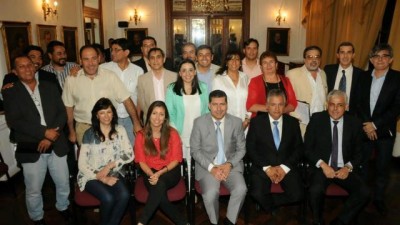 El Gobernador de La Rioja acordó con intendentes mantener el diálogo político