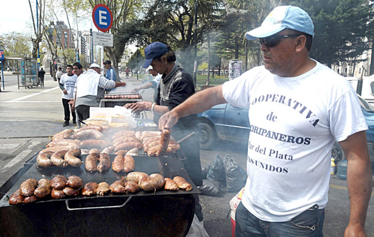 Mar del Plata: Presentan proyecto para autorizar trailers para la venta de choripanes