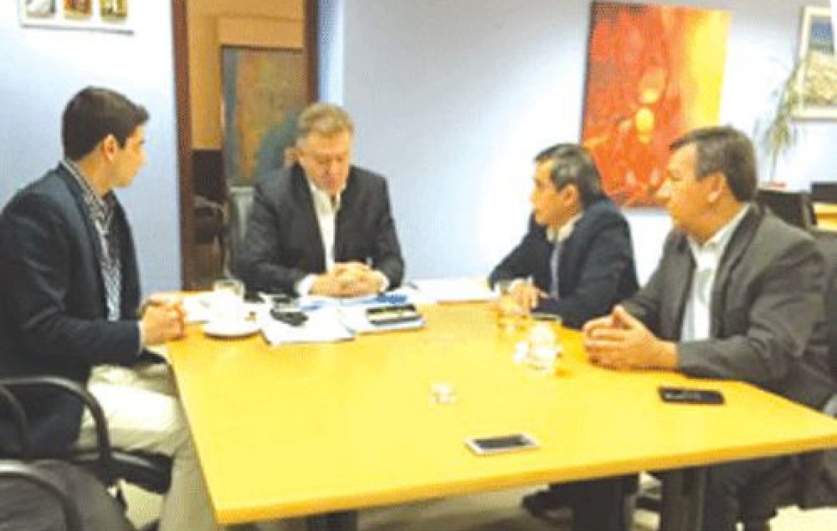 Gestionan plan de vivienda para empleados municipales de La Rioja