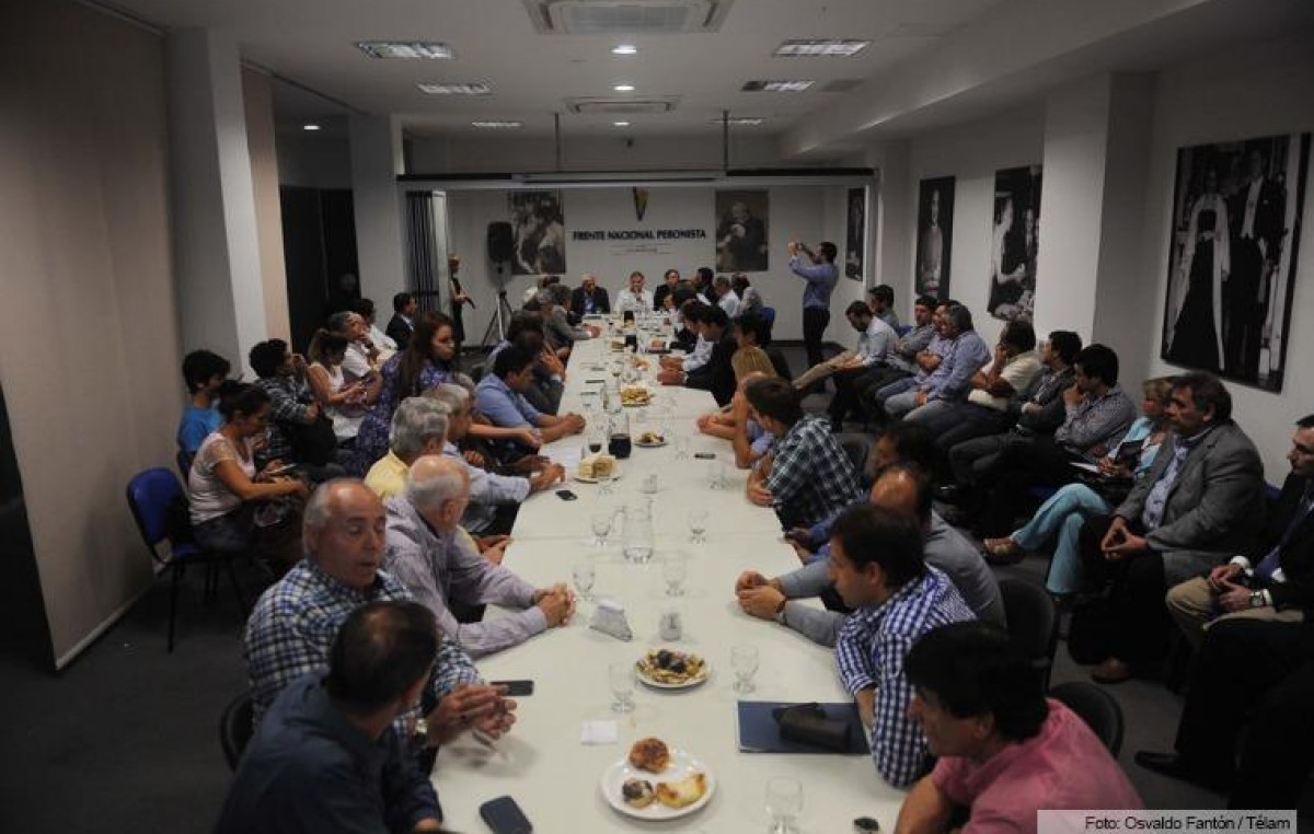 Buenos Aires: Recursos y continuidad de obras en el debate entre intendentes peronistas