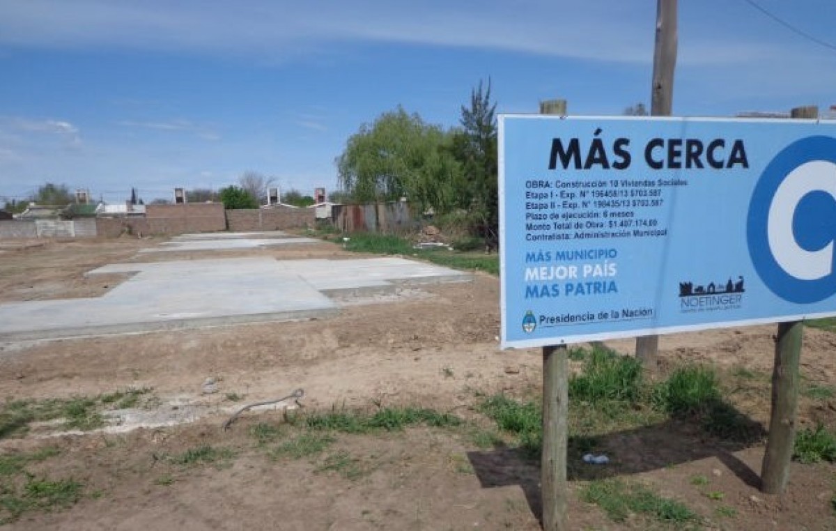 En Noetinger la intendencia entregó viviendas construidas por sus flamantes propietarios