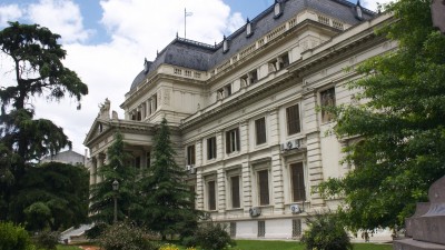 Intendentes radicales preocupados por la falta de aprobación del Presupuesto de Vidal