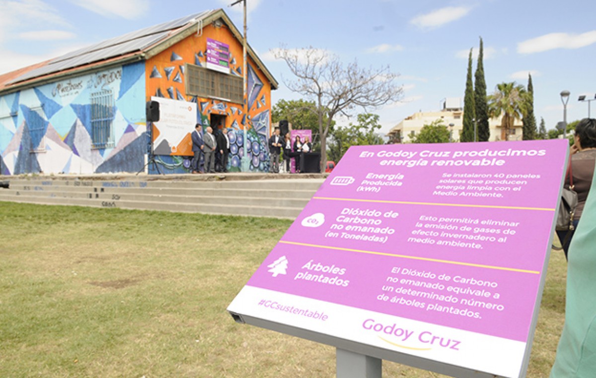 Godoy Cruz inauguró 40 paneles solares para proveer energía a unos galpones culturales