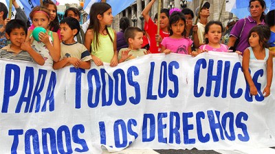Más AUH: el Gobierno extenderá el beneficio a los monotributistas
