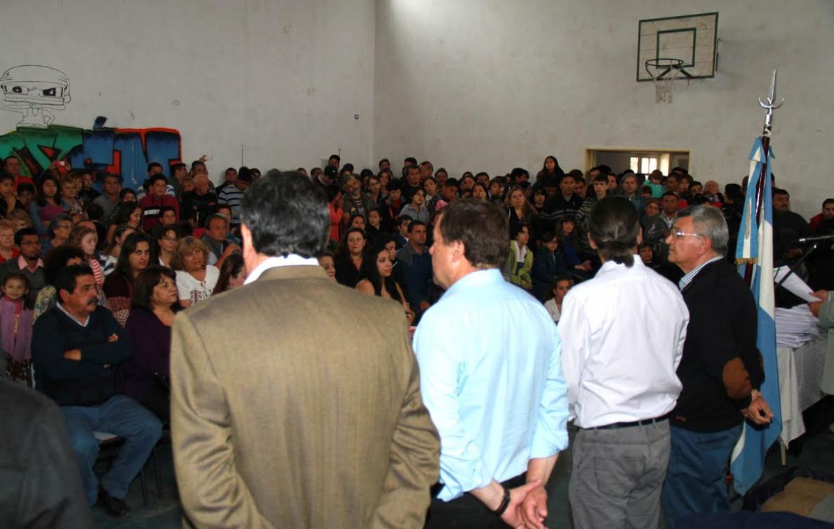 El gobernador entregó 82 nuevas viviendas a familias barilochenses