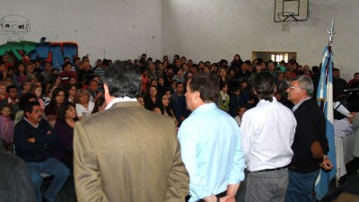 El gobernador entregó 82 nuevas viviendas a familias barilochenses