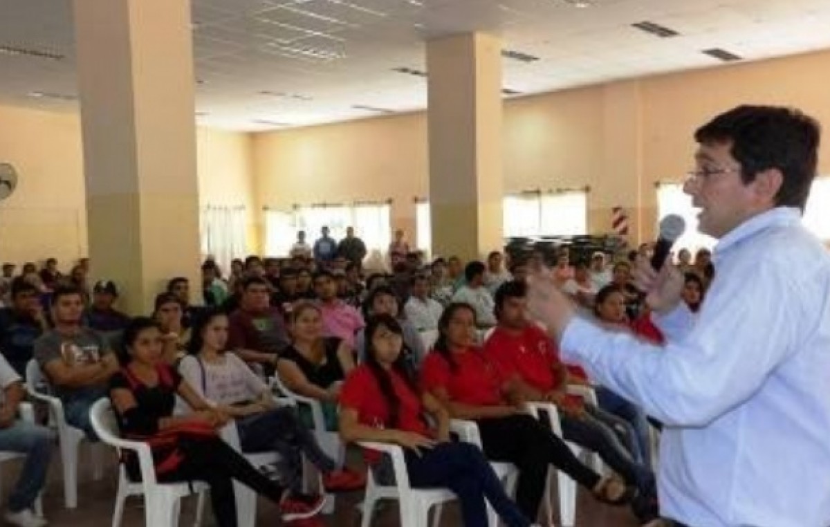El intendente de Fray Mamerto Esquiú heredó 450 becados en FME