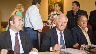 El intendente de Valle Viejo quiere reducir a la mitad la planta de personal de la comuna