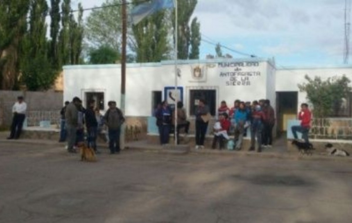 Antofagasta: conflicto con 42 municipales