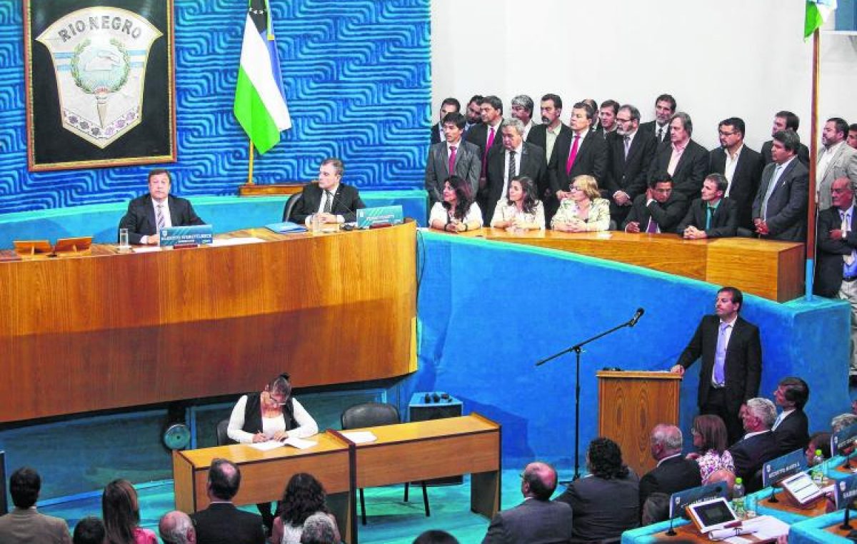 El Gobernador de Río Negro frena la ayuda a los municipios en problemas
