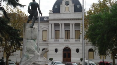 Zárate: se adelantará el pago del aguinaldo y darán un bono a los municipales