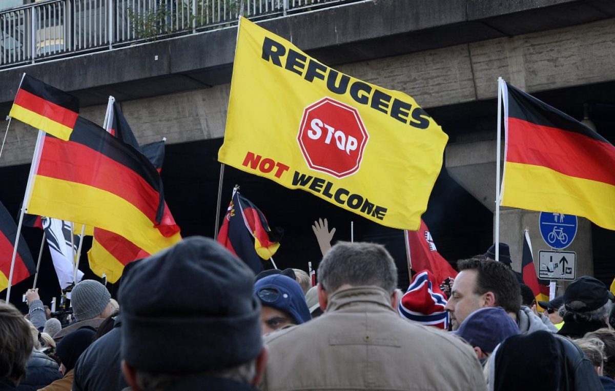 Merkel anuncia mano dura para los refugiados