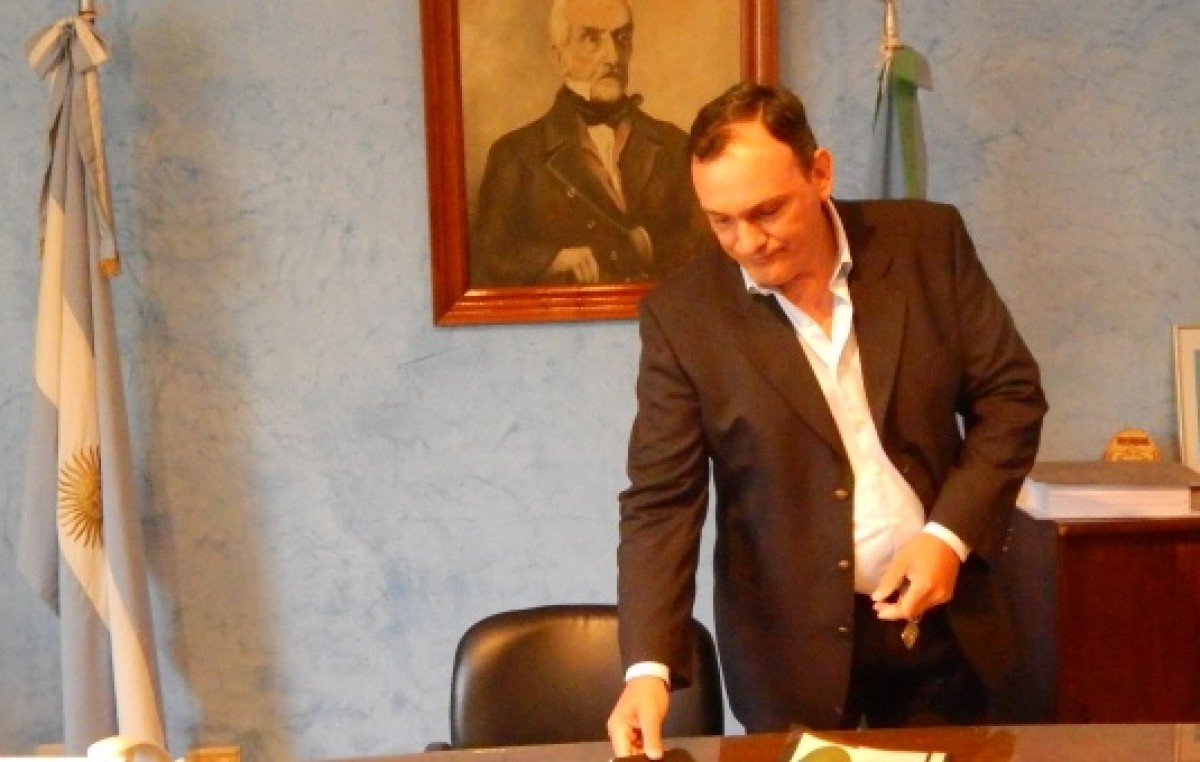 El Intendente de Arrecifes decidió suspender viáticos y celulares a funcionarios municipales