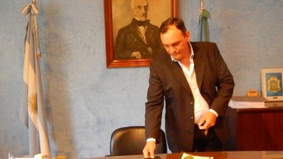 El Intendente de Arrecifes decidió suspender viáticos y celulares a funcionarios municipales