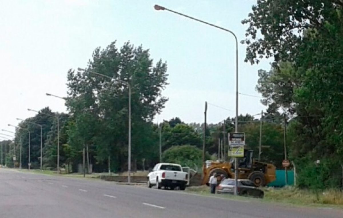 Denuncian que el Intendente de Olavarría mandó a arreglar sólo la calle de acceso a su quinta de fin de semana