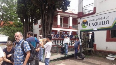 Se mantiene el conflicto con los estatales en Unquillo