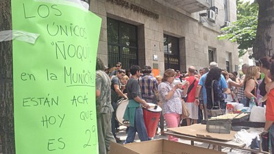 Ruidosa protesta y «ñoquiada» de los trabajadores municipales de Mar del Plata