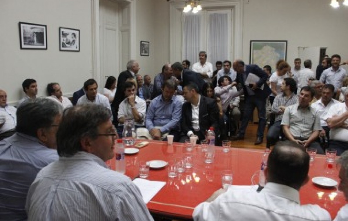 Presupuesto bonaerense: el FPV pide mayor «especificación» del endeudamiento y más recursos para municipios