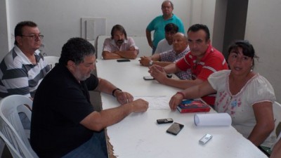 Santa Rosa: sindicalistas apoyan a contratados que dio de baja el intendente