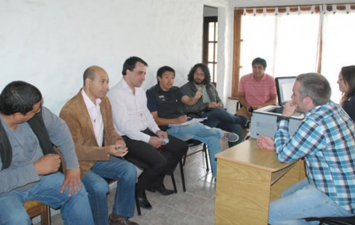 Acuerdo SOEME y Ejecutivo de Esquel: Aumento de 900 pesos para personal municipal