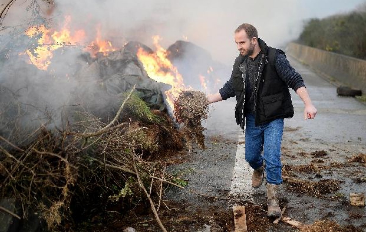 Huelgas y protestas de privados y estatales paralizaron a Francia