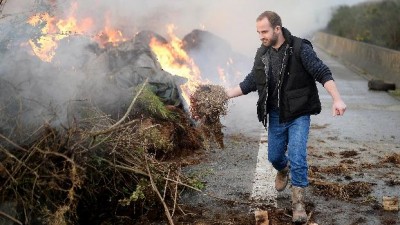 Huelgas y protestas de privados y estatales paralizaron a Francia