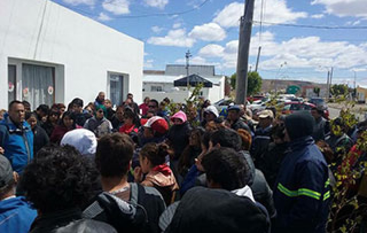 Municipales de Puerto Santa Cruz repudian al secretario de Hacienda