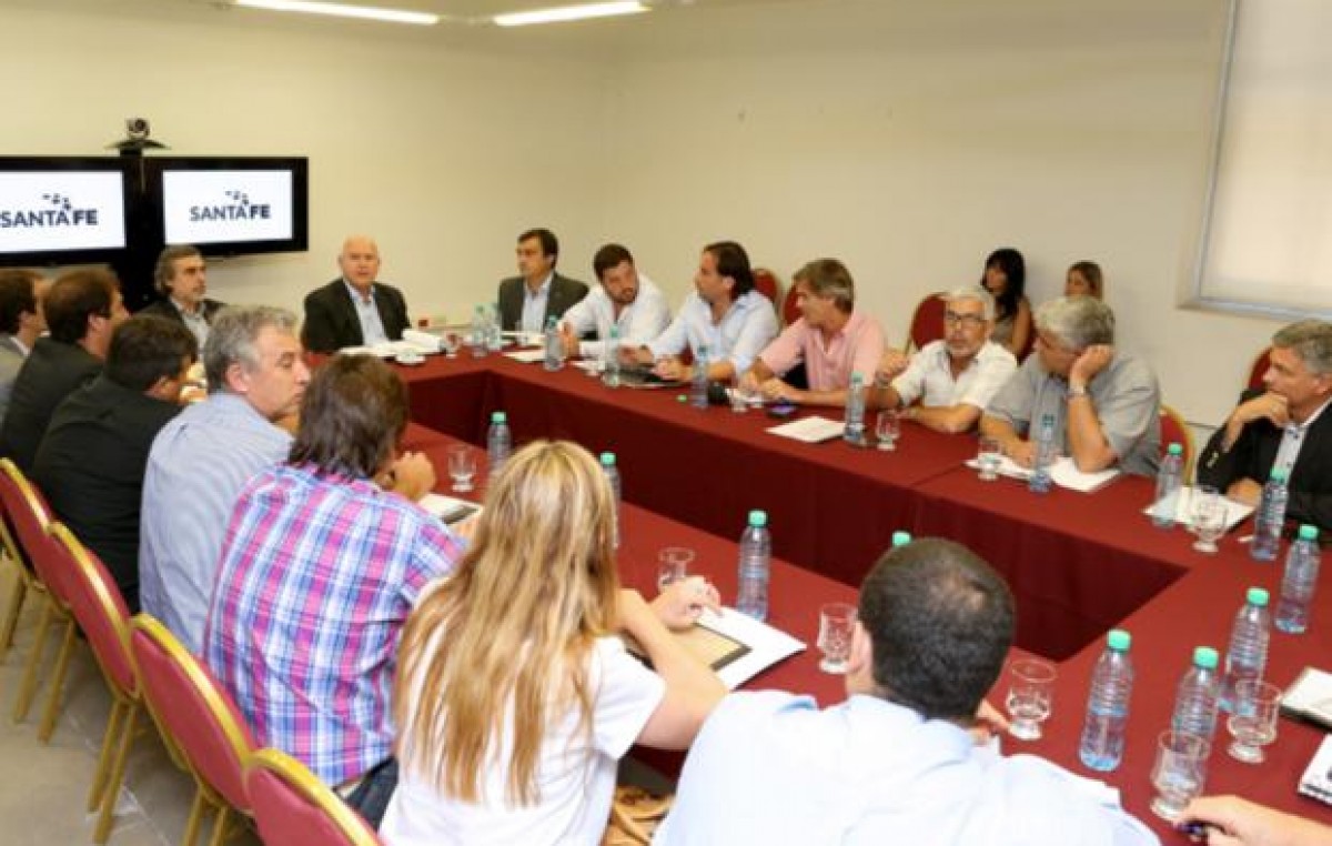El Gobernador de Santa Fe trató con jefes comunales temas de urgencia locales