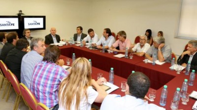 El Gobernador de Santa Fe trató con jefes comunales temas de urgencia locales