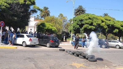 Punta Alta: Reclamo del STM frente al palacio comunal