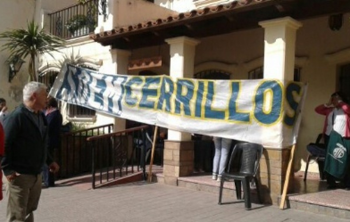 Municipales del interior salteño resisten ante despidos y falta de pago