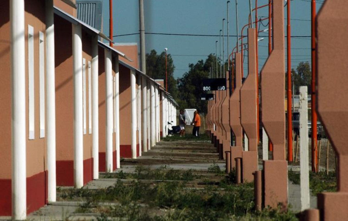 Nación convoca a 14 intendentes de Río Negro por viviendas